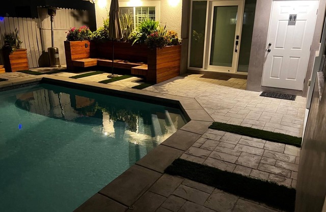 Renovated 3-bedroom house with AC in Hawthorne