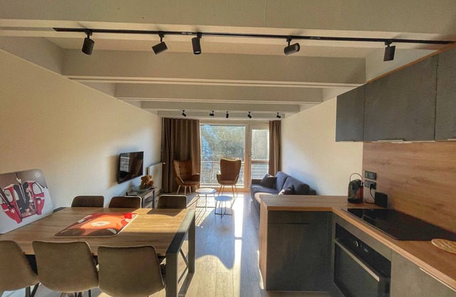 Renovated 3BR Apartment for 8, Steps from Ski Slopes, Flaine Forum