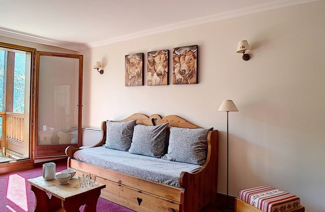 Renovated Apartment near Slopes with Balcony, Sauna, Hammam & Free WIFI