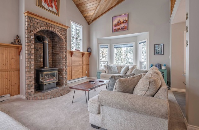 Renovated Home - Best location on Mountain - Steps from the Trails and Village!