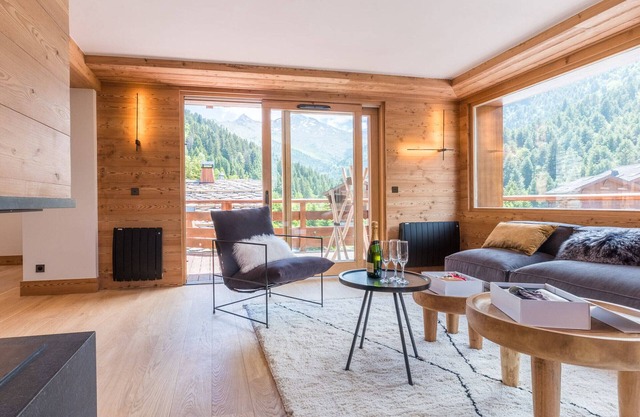 Renovated Chalet, 5 Bedrooms, Near Slopes, Méribel Mottaret