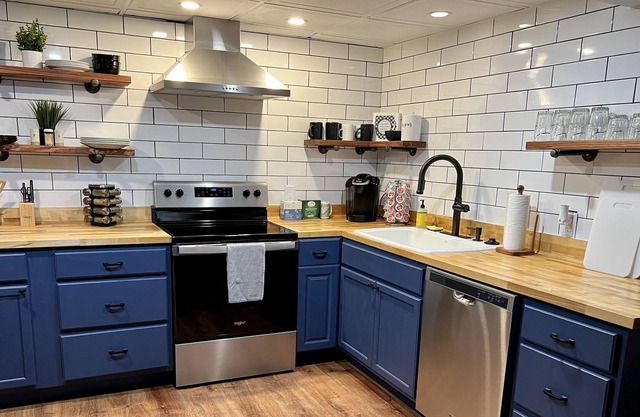 Renovated, Clean, Beautiful, Cozy Condo in Knoxville, TN