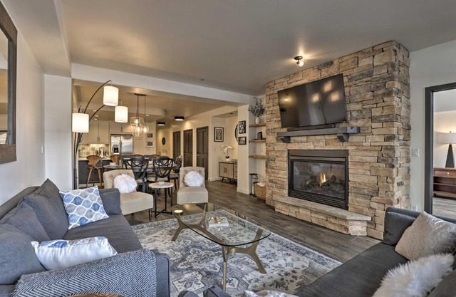 Renovated Condo Near Copper Mtn and Breck Resort!