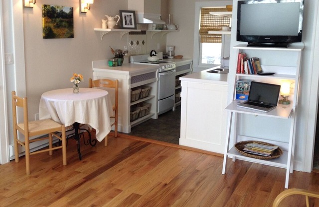 Renovated Cottage in the Heart of Hudson Valley close to Walkway Over Hudson
