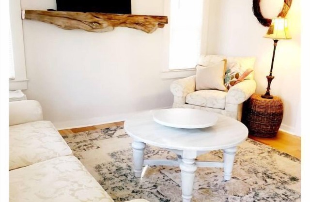 Renovated Cottage In Historic Jamestown NC