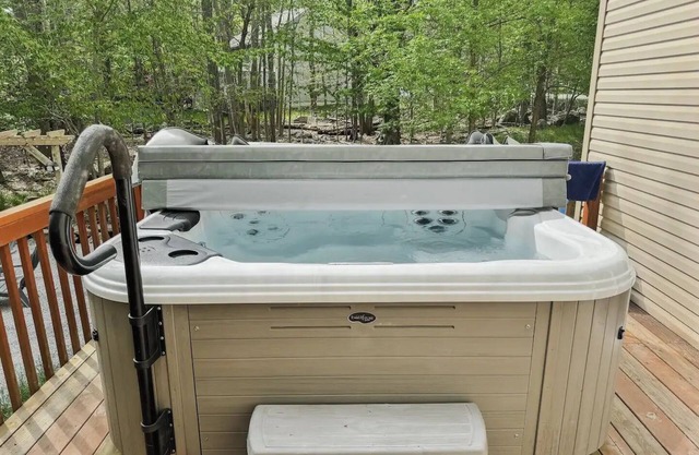 Renovated Country Place House w/Hot Tub & Fire Pit