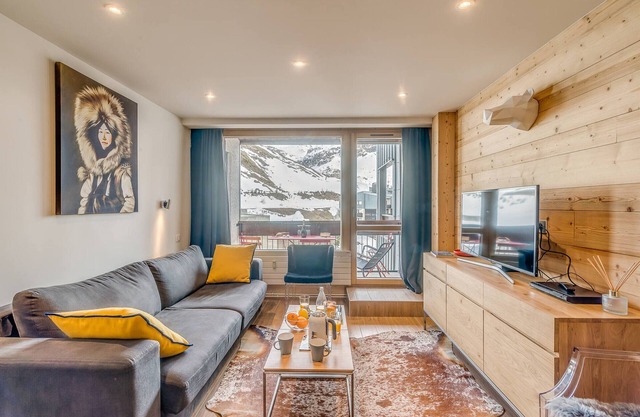 Renovated Cozy Duplex Apartment, 4* Comfort, South-Facing Balcony, Great Amenities