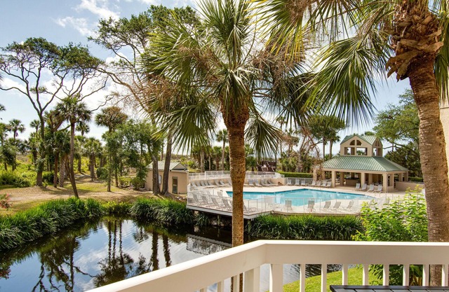 Renovated/Direct Ocean FT/1BR/1.5BA/Pool/Spa/Walk-in Shower/Roku Smart TVs/WiFi