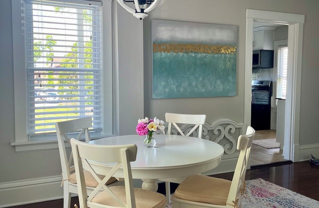Renovated Downtown Wheaton ~Gem~