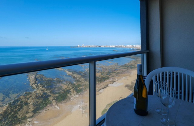 Renovated flat with sea view Les Sables - 4 people