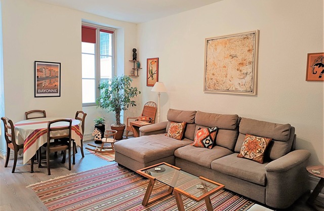 Renovated family-friendly flat in the ♥ of Pau ★