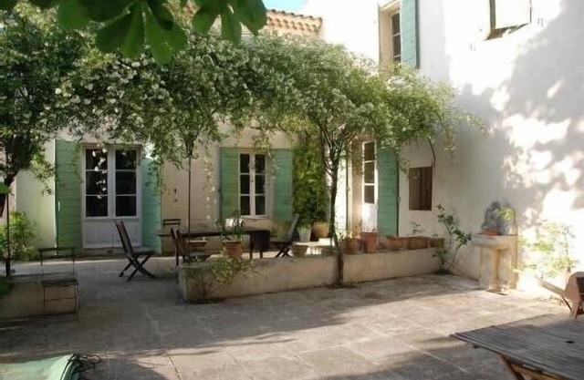 Renovated farm house from the 19th century 5km from Aix en Provence center