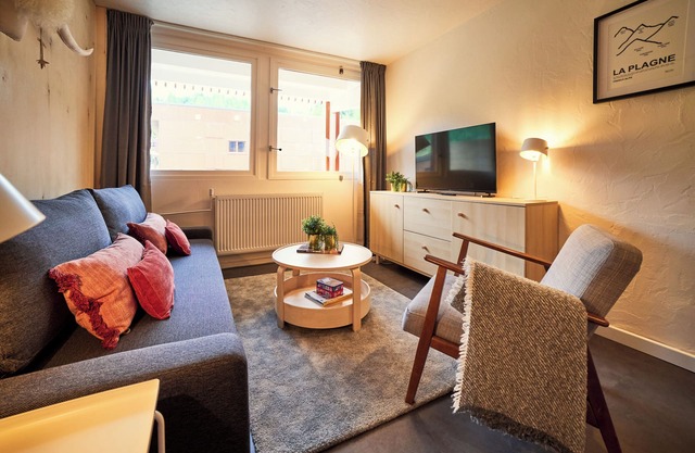Renovated Ski-In/Ski-Out Apartment - Immeuble Everest, Plagne-centre