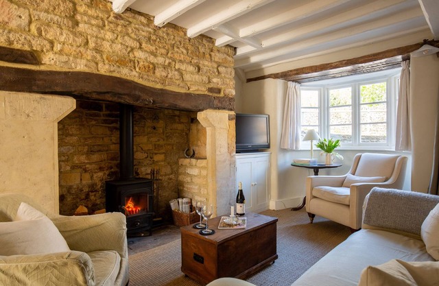 ★ Renovated Cosy & Rustic Cotswold cottage with fire ★