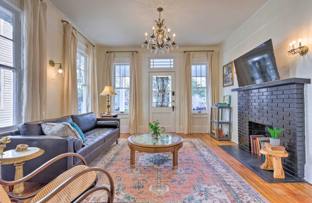 Renovated Historic Home w/Yard: 2 Mi to Dtwn