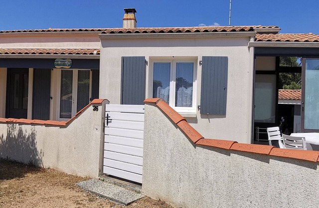 Renovated house 400m from Phare Beach, ideal for 6 people.