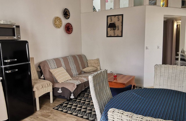Renovated House 200m from Grand Beach, La Faute-sur-Mer – 2 Bedrooms, Terrace, Center Location