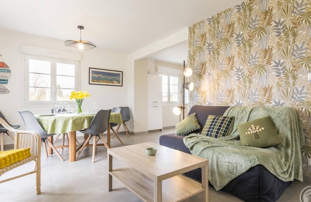 Renovated house with WiFi and parking in St Romphaire