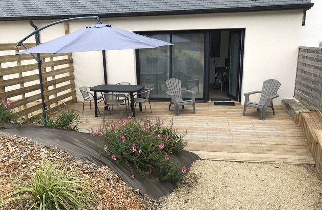 Renovated house with beach and shops within walking distance