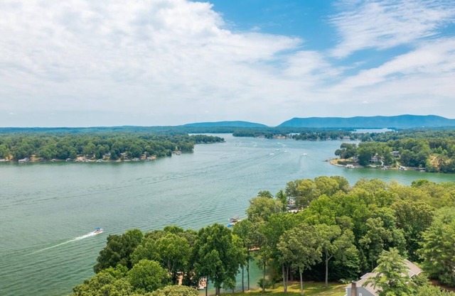 Renovated in 2024 3 Levels Lakefront Townhouse in the heart of SML.
