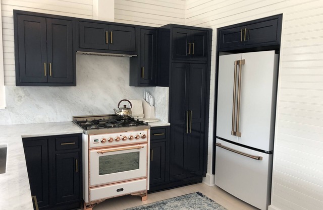 Renovated Luxury home Sumner’s Crescent Walk to Mikes Bites, E. Beach & Shoal’s