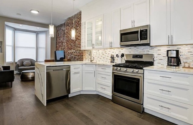Renovated Luxury 1 Bedroom, <15 min. to Manhattan