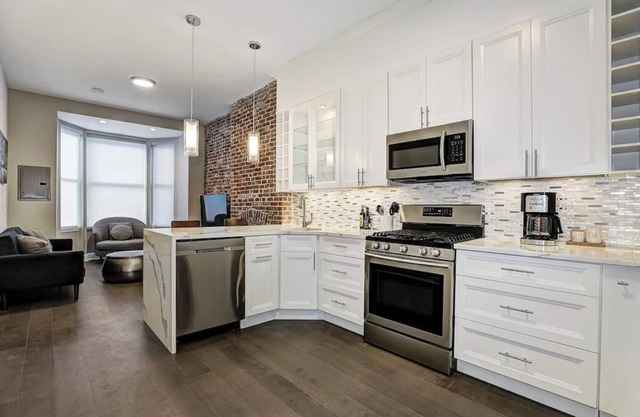 Renovated Luxury 1 Bedroom, <15 min. to Manhattan