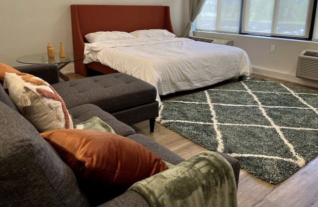 RENOVATED Luxury Studio; 20 Mins Away from NYC/EWR