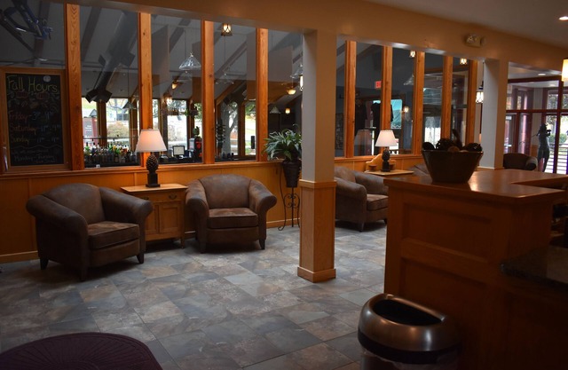 RENOVATED New Hampshire Condo sleeps 6 * Attitash Resort - Near North Conway