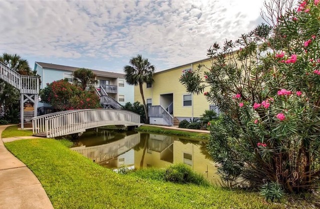 Renovated Pensacola Beach Condo w/ Community Pool!