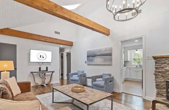 Renovated Retreat- New,Close to D’town!