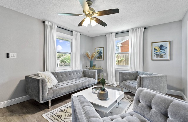 Renovated, Safe St. Pete 2bed/1bath Home!