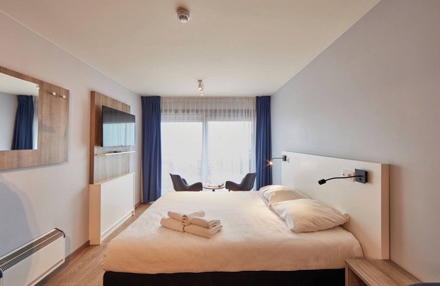 Renovated studio for 2 people with sea view in apartment complex