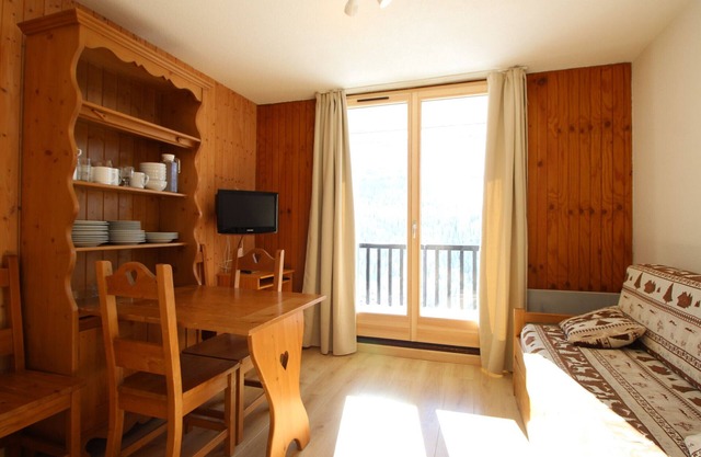 Renovated Studio for 4 Guests with Balcony, Near Ski Lifts - Résidence Sagittaire, Flaine Forêt