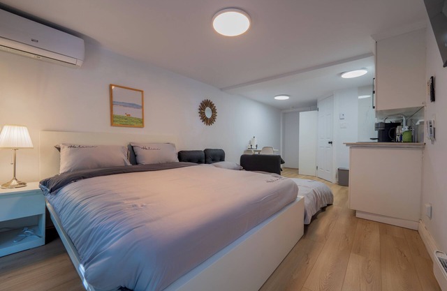 Renovated Studio w/Parking | Queen Bed + Sofa Bed