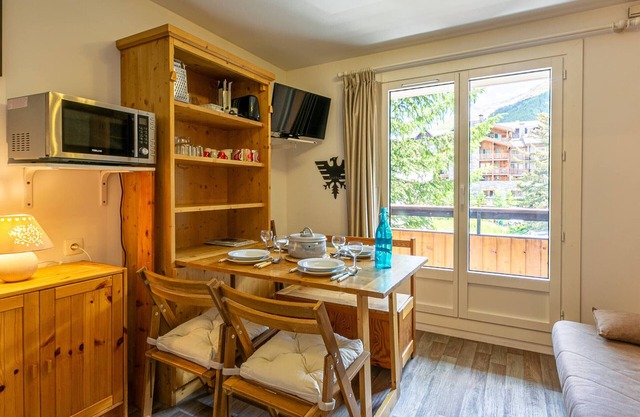Renovated studio with balcony, parking and near slopes in Val-d'Isère
