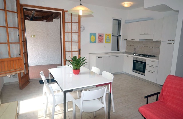 Renovated terraced house with garden and convenient parking space for services