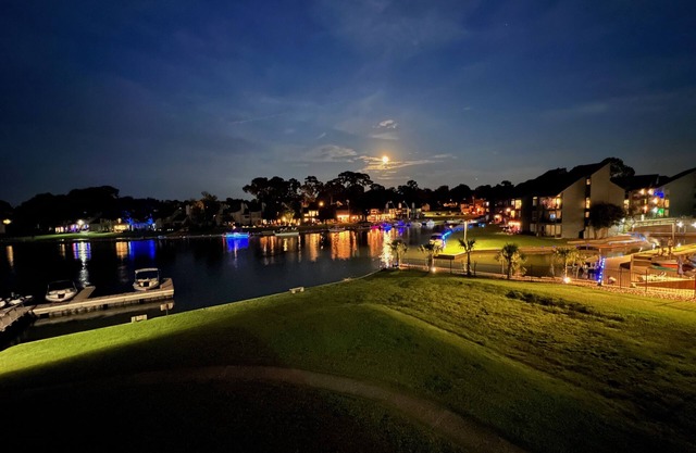 Renovated third floor lakefront condo, great views and direct lake access