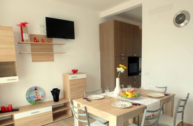 Renovated villa with 2 bathrooms, climate and barbecue on the Adriatic coast. VD