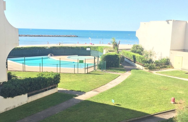 Rental F2 40m2 Cosy & Neat - 1st line Sea + Pool