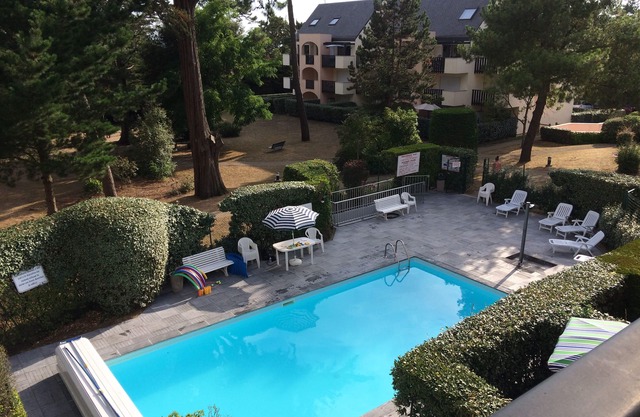 Rental in residence with swimming pool