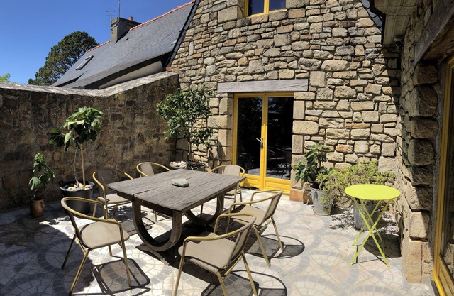 Rental vacancy between Camaret and Crozon, villa in large renovated farmhouse,