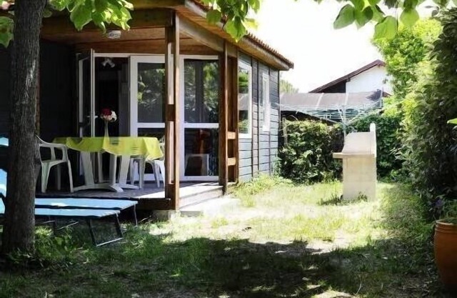 Rentals close to shops with enclosed garden for families or others