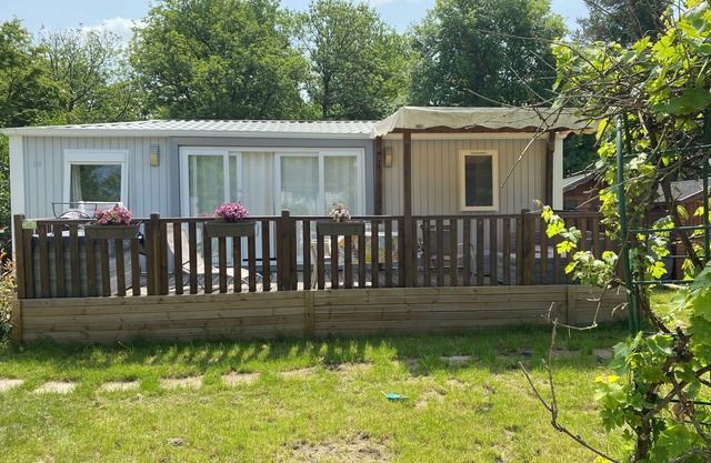 Rented 2-bedroom mobile home Heated indoor pool, tennis court, children's playground, wooded area