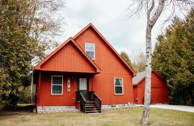Reserve your secluded getaway! Dogs welcome. Winter pricing now thru March 31st.