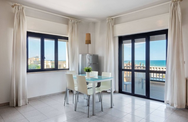 Residence, at only 50 meters from the beach and the sea, at Marina Centro.