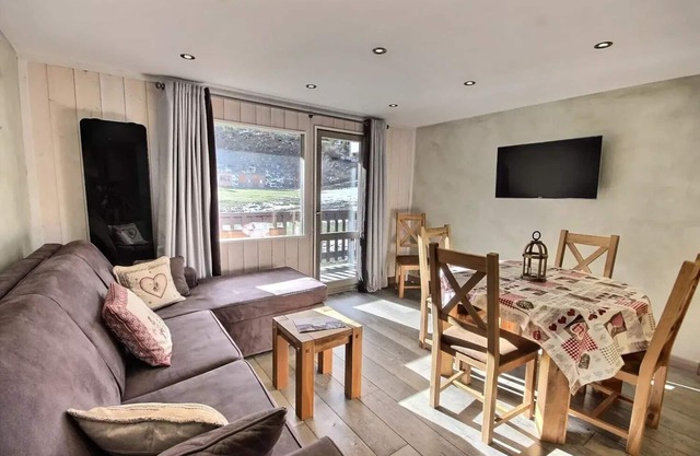 Residence Les Cembros - Beautiful cozy apartment for 4 people in Meribel Mottaret