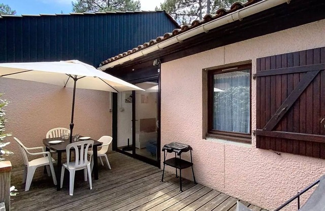Residence Les Pins - Houses & Villas for 4 People