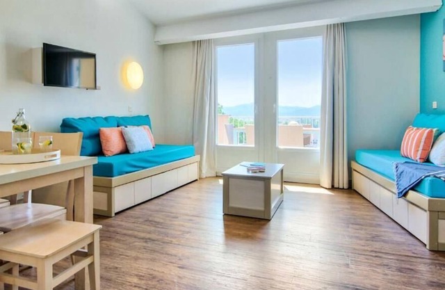 Residence Pierre & Vacances Les Parcs de Grimaud*** - Apartment for 6 people - 1 bedroom + 1 sleeping area - Terrace or balcony - Sea view