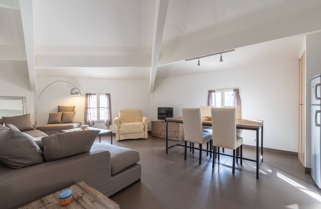 RESIDENCE VILLA DELICE, New apartment with parking in the heart of the village